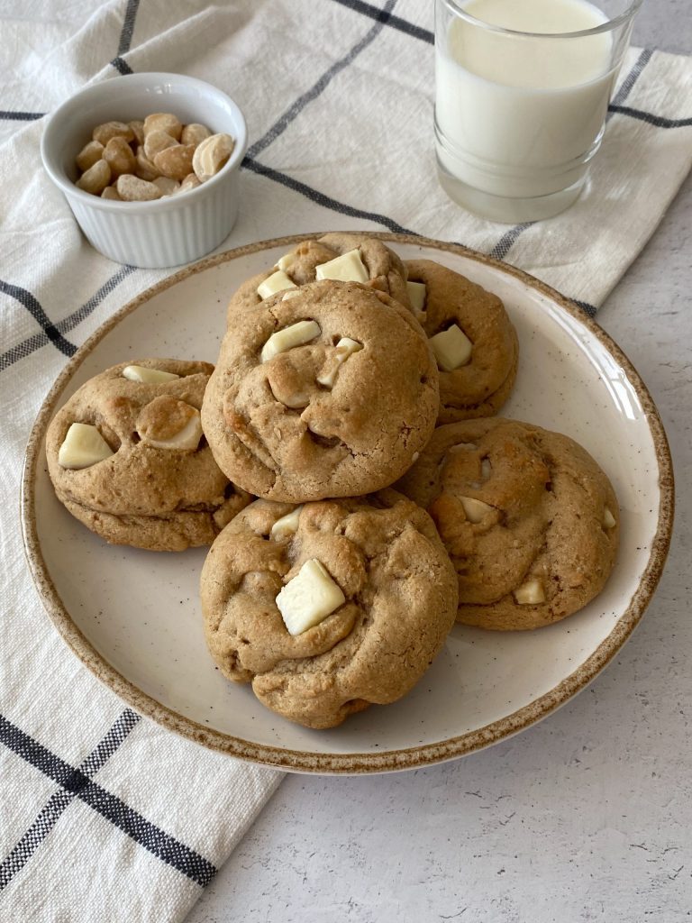 white chocolate macadamia cookies