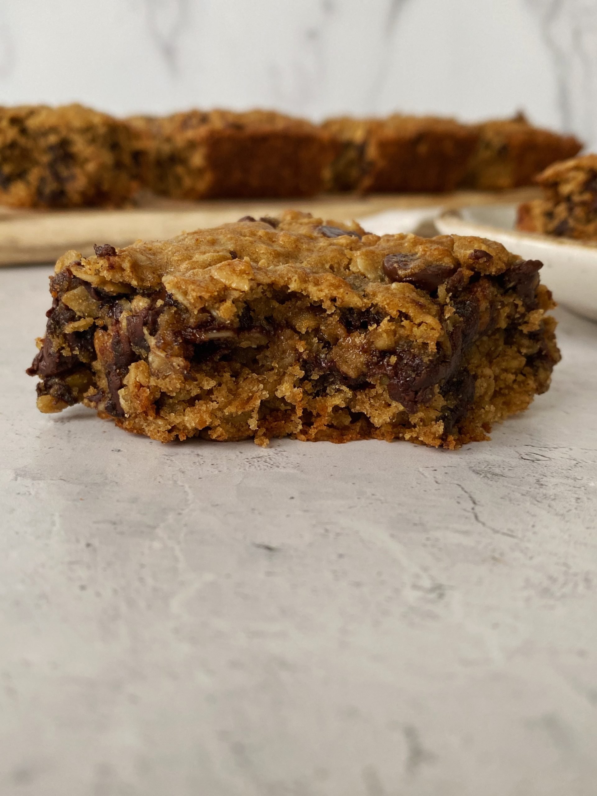 chocolate chip oatmeal bars 