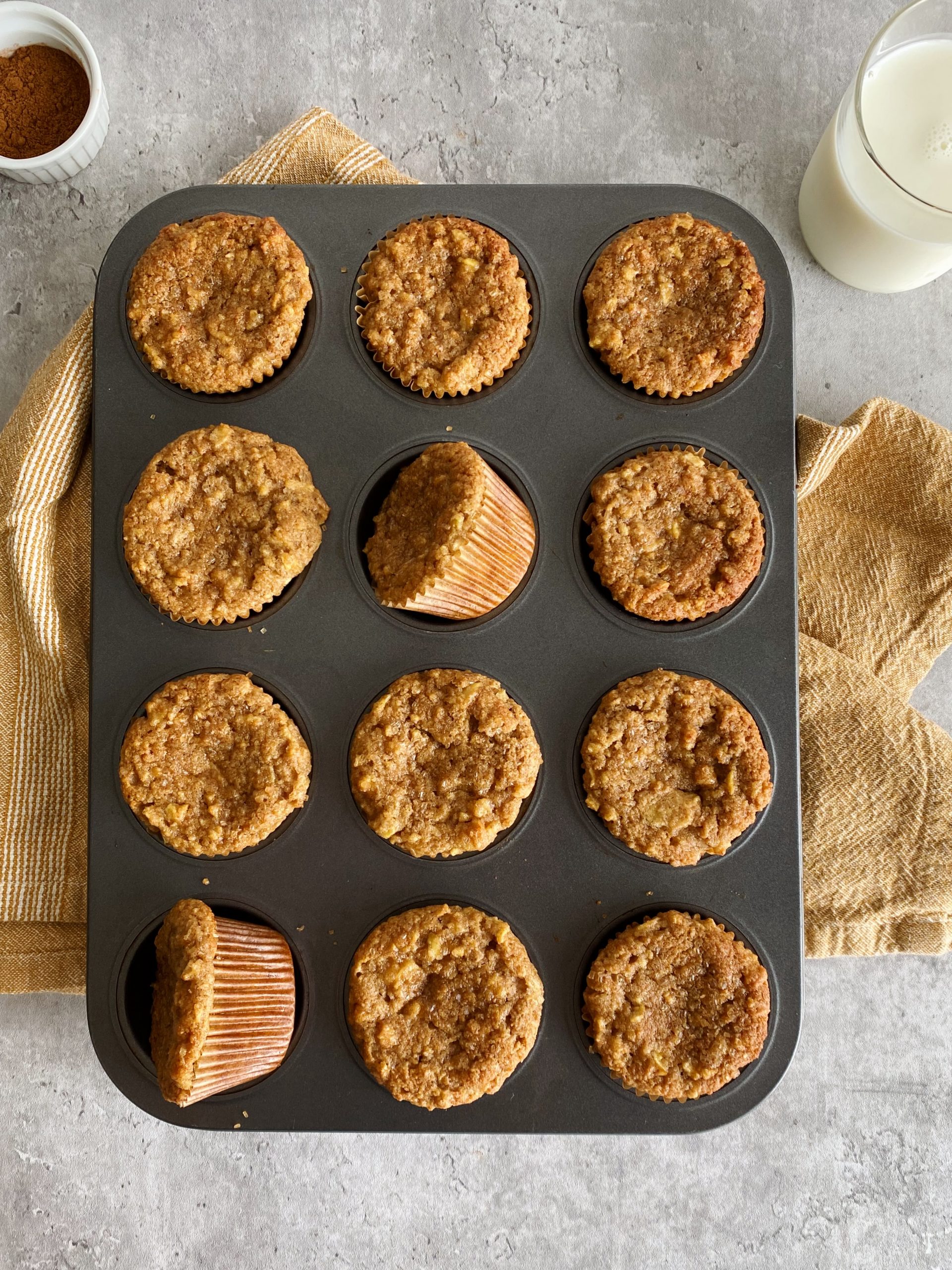 apple cinnamon muffins