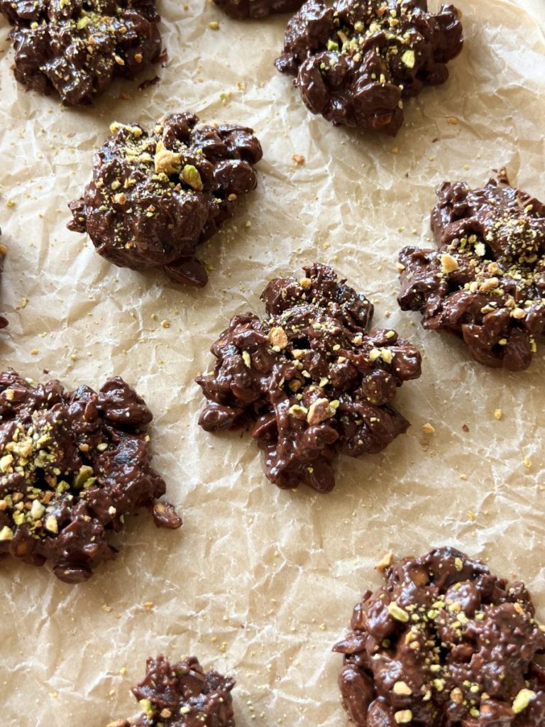 pistachio date clusters