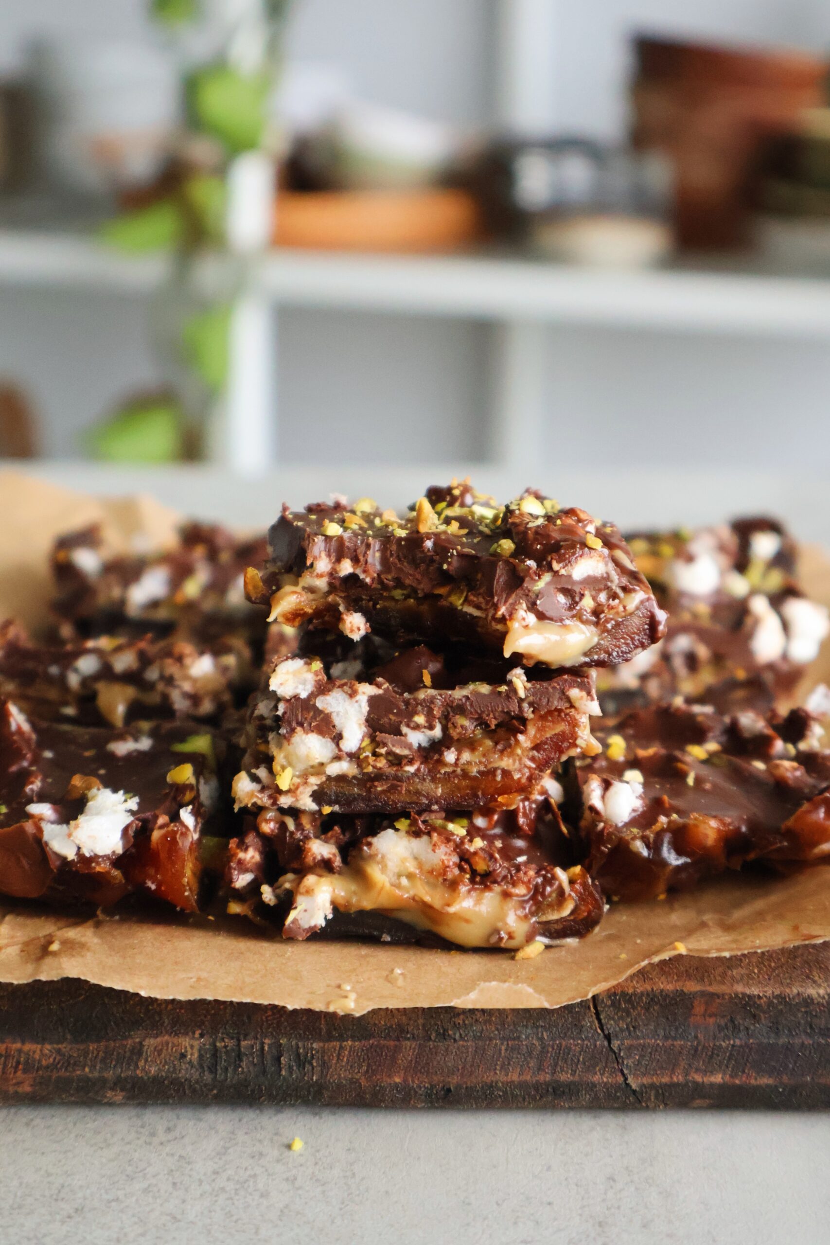 tahini crunch date bars